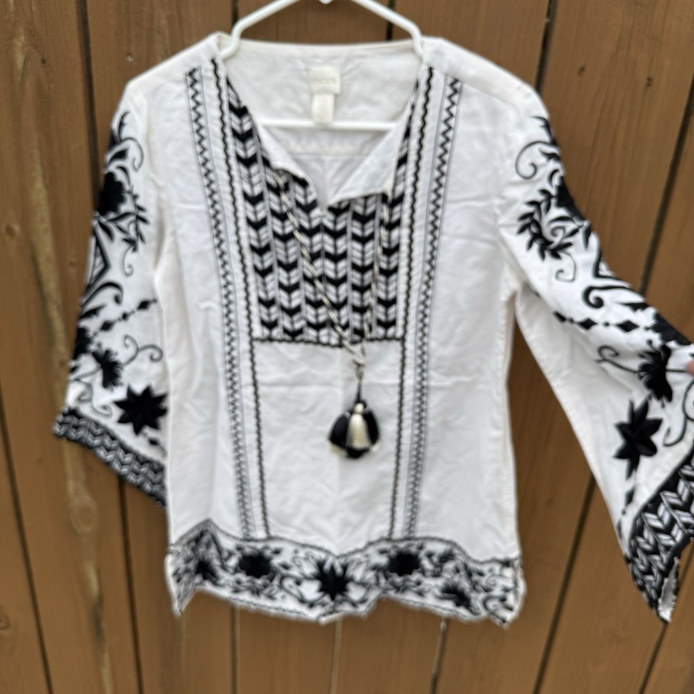 CHICOS Off White &‎ Black Tassel Tie Front Colorful Top Size 0